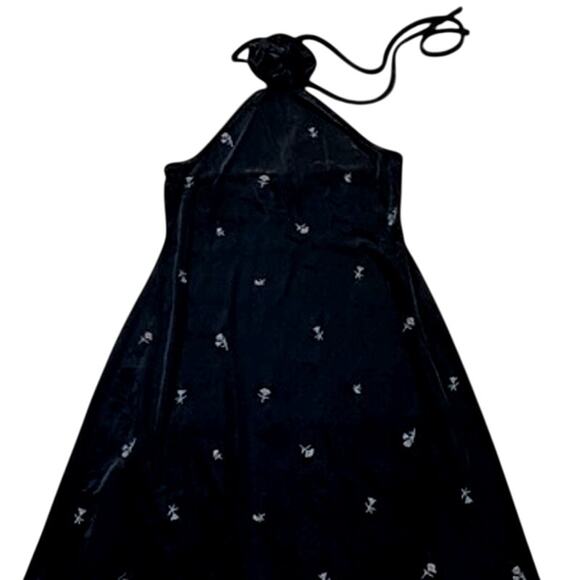 NWT WeWoreWhat Embroidered Flower Velvet High Neck Halter Midi Dress Black - Picture 3 of 16